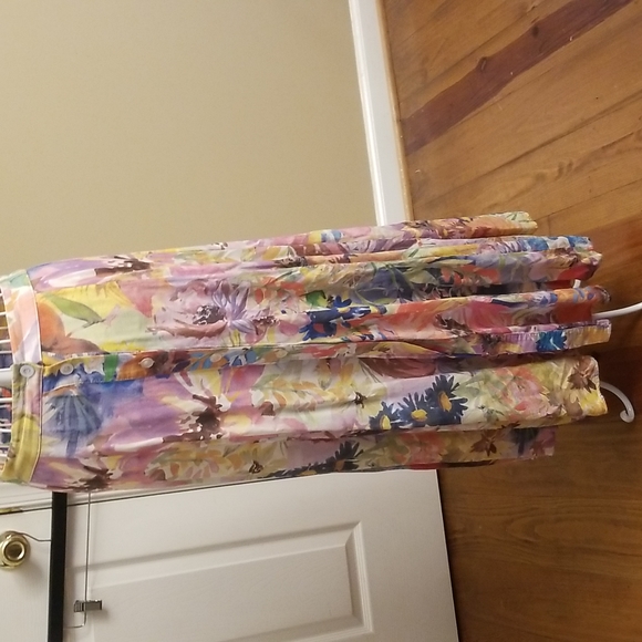 H&M Dresses & Skirts - Lovely flowy H&M floral maxi skirt